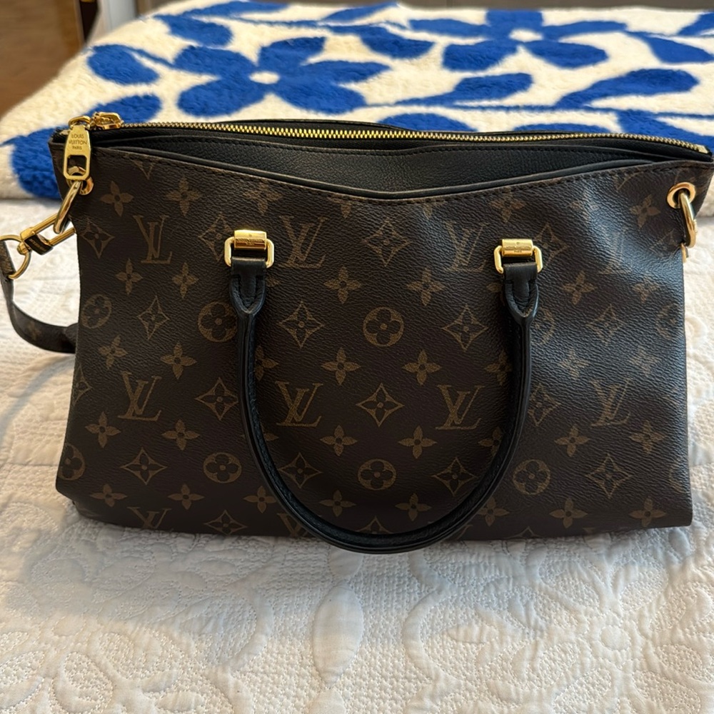 Authentic Louis Vuitton purse